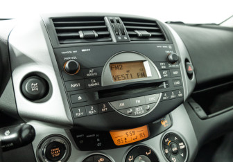 Подержанный автомобиль Toyota RAV4 2007 года (16 фото)