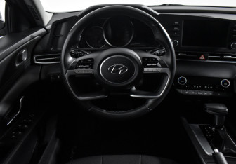 Подержанный автомобиль Hyundai Elantra Sedan 2021 года (15 фото)