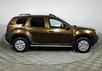 Подержанный автомобиль Renault Duster 2012 года (4 фото)