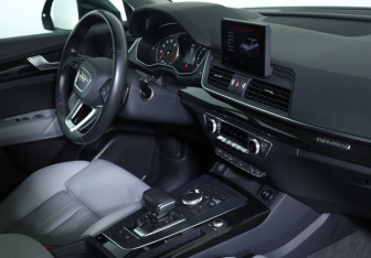 Подержанный автомобиль Audi Q5 2018 года (10 фото)