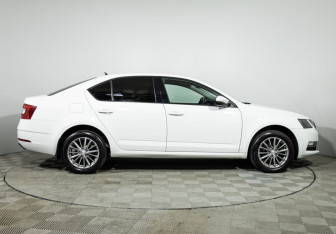 Подержанный автомобиль Skoda Octavia Liftback 2020 года (4 фото)