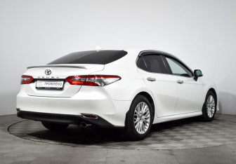 Подержанный автомобиль Toyota Camry Sedan 2018 года (5 фото)