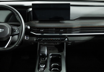 Подержанный автомобиль Geely Okavango 2024 года (14 фото)