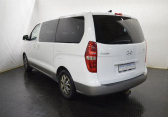Подержанный автомобиль Hyundai H-1 2018 года (6 фото)