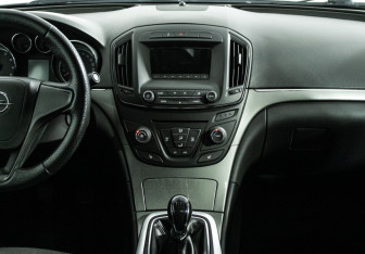 Подержанный автомобиль Opel Insignia Sedan 2014 года (14 фото)