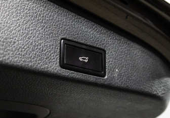 Подержанный автомобиль Volkswagen Touareg 2013 года (21 фото)