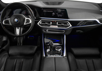 Подержанный автомобиль BMW X5 2020 года (18 фото)