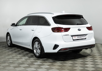 Подержанный автомобиль Kia Ceed Wagon 2019 года (7 фото)