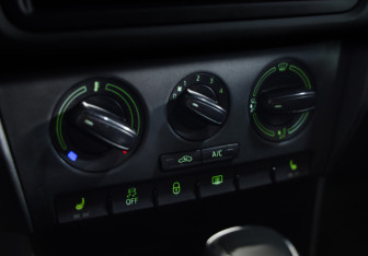 Подержанный автомобиль Skoda Rapid Liftback 2014 года (12 фото)