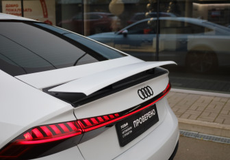 Подержанный автомобиль Audi A7 2022 года (34 фото)