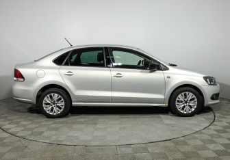 Подержанный автомобиль Volkswagen Polo Sedan 2014 года (4 фото)