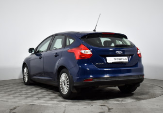 Подержанный автомобиль Ford Focus Hatchback 2013 года (7 фото)