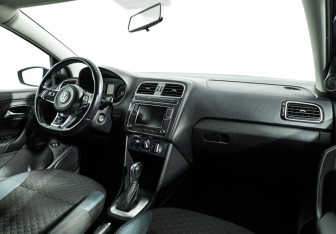 Подержанный автомобиль Volkswagen Polo Sedan 2020 года (9 фото)