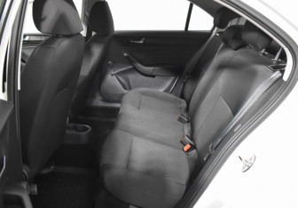 Подержанный автомобиль Skoda Rapid Liftback 2018 года (11 фото)