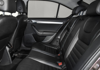 Подержанный автомобиль Skoda Octavia Liftback 2016 года (14 фото)