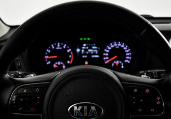 Подержанный автомобиль Kia Optima Sedan 2017 года (15 фото)