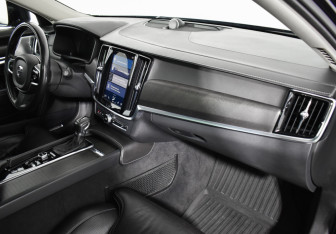 Подержанный автомобиль Volvo V90 Cross Country 2017 года (14 фото)