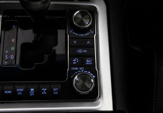 Подержанный автомобиль Toyota Land Cruiser Suv 2018 года (16 фото)