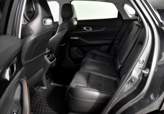 Подержанный автомобиль Changan UNI-K 2023 года (12 фото)