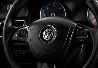 Подержанный автомобиль Volkswagen Touareg 2011 года (11 фото)