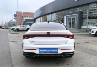 Подержанный автомобиль Kia K5 2020 года (5 фото)
