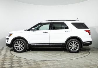 Подержанный автомобиль Ford Explorer 2018 года (8 фото)