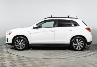 Подержанный автомобиль Mitsubishi ASX 2014 года (8 фото)