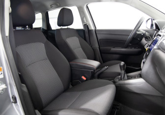 Подержанный автомобиль Suzuki Vitara 2015 года (11 фото)