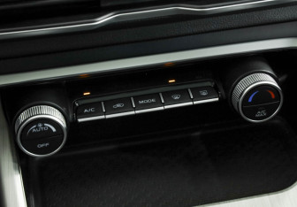 Подержанный автомобиль Geely Coolray 2022 года (17 фото)