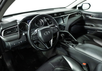 Подержанный автомобиль Toyota Camry Sedan 2019 года (11 фото)