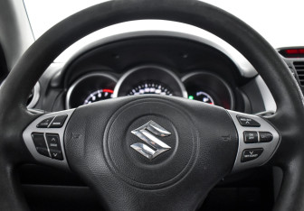 Подержанный автомобиль Suzuki Grand Vitara 2007 года (17 фото)