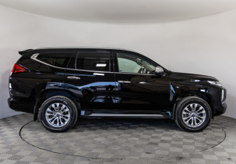 Подержанный автомобиль Mitsubishi Pajero Sport 2022 года (4 фото)