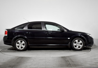 Подержанный автомобиль Opel Vectra Liftback 2008 года (4 фото)