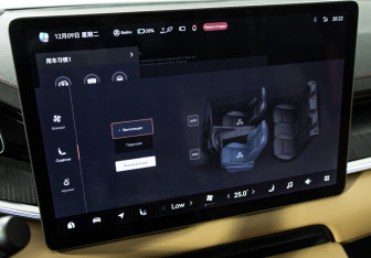 Подержанный автомобиль Zeekr 001 2023 года (21 фото)