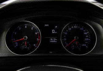 Подержанный автомобиль Volkswagen Golf Hatchback 2013 года (17 фото)