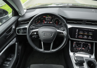 Подержанный автомобиль Audi A6 Sedan 2021 года (15 фото)
