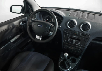 Подержанный автомобиль Ford Fusion 2007 года (8 фото)