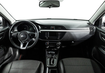 Подержанный автомобиль Kia Rio Hatchback 2019 года (13 фото)