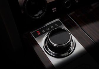 Подержанный автомобиль Land Rover Range Rover 2018 года (24 фото)