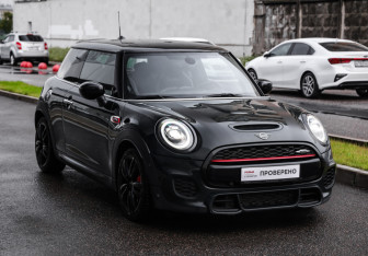 Подержанный автомобиль MINI Hatch 2020 года (5 фото)