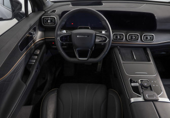 Подержанный автомобиль Jaecoo J8 2024 года (10 фото)