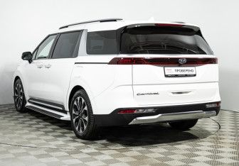 Подержанный автомобиль Kia Carnival 2021 года (7 фото)
