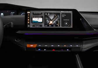 Подержанный автомобиль Changan UNI-V 2023 года (18 фото)