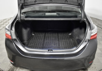 Подержанный автомобиль Toyota Corolla Sedan 2016 года (18 фото)