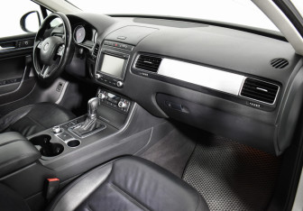 Подержанный автомобиль Volkswagen Touareg 2015 года (12 фото)