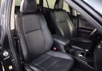 Подержанный автомобиль Toyota RAV4 2015 года (21 фото)