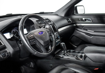 Подержанный автомобиль Ford Explorer 2019 года (9 фото)