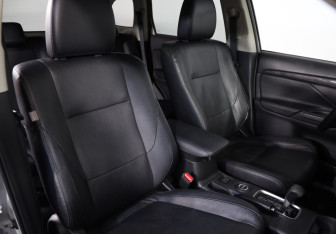 Подержанный автомобиль Mitsubishi Outlander 2015 года (26 фото)