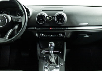 Подержанный автомобиль Audi A3 Sedan 2018 года (14 фото)