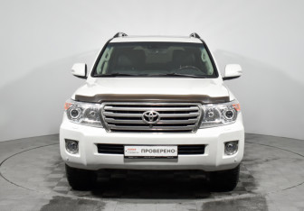 Подержанный автомобиль Toyota Land Cruiser Suv 2013 года (2 фото)